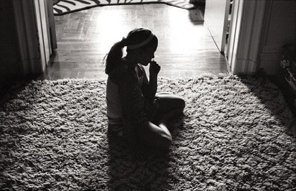 Фотограф из США серией снимков рассказал о влиянии развода на детей