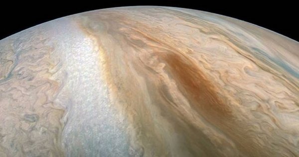 NASA опубликовало в Сеть фото облака в потоке Jet N5 на Юпитере