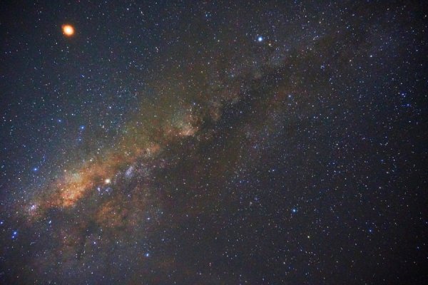 Астрономы заметили в Млечном пути две блуждающие в кромешной тьме экзопланеты