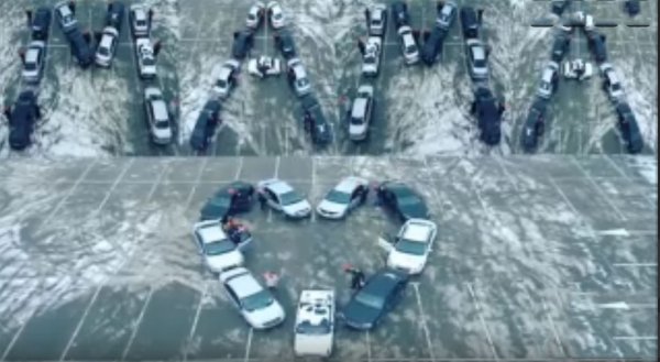 В Ростове водители устроили автофлешмоб в честь Дня матери