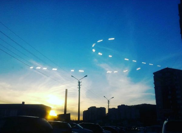 Странные следы в небе напугали жителей Приморского края