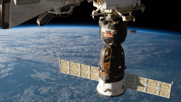 Российские космонавты добрались до поврежденного корабля «Союз МС-09»