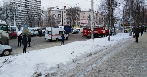 Снегопад остановил движение транспорта в Воронеже