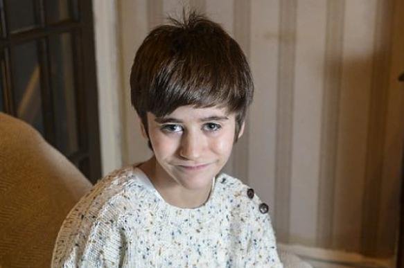 «Сердце ушло в пятки»: В Великобритании 10-летний мальчик живет с почкой в бедре