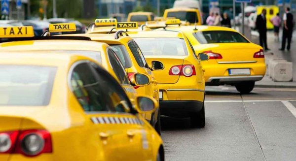 Южно-Сахалинское такси предложили пассажиру подождать 938 минут