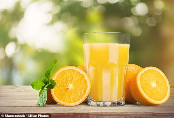 Учёные: Всего один стакан фруктового сока в день спасёт от инсульта