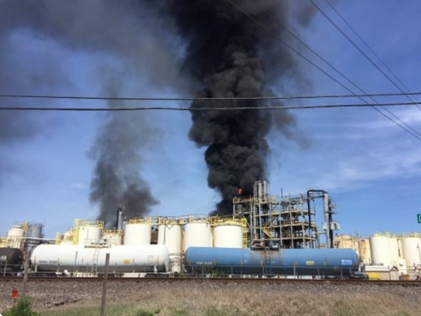 «Атака Нибиру на Зону 51 провалилась»: Сбитый над Техасом НЛО мог взорвать химический завод