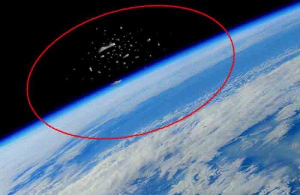 «Судный день – настал!»: Астронавты МКС засняли сотни кораблей с Нибиру на орбите Земли
