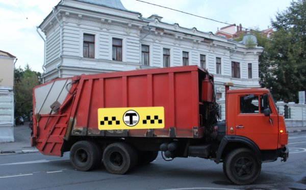 Мусорное такси: Управляющая компания Ижевска убрала мусорные баки одного из жилых домов