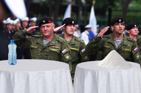 Во Владивостоке к приезду Путина и Ким Чен Ына солдатам постлали белые скатерти