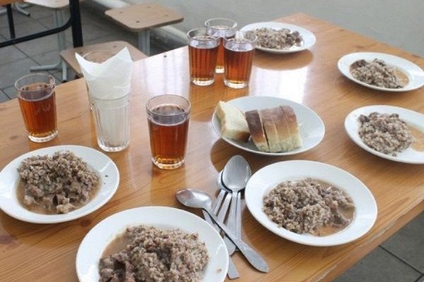 Каша из топора? Школы Приморского края игнорируют указания Кожемяко по улучшению питания