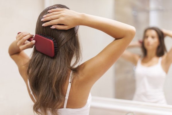 «Без шевелюры не останетесь»: Бьюти-блогер раскрыла причину выпадения волос